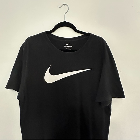 The Nike Tee T-Shirt XL Black Crew Neck Short Sleeve Logo Swoosh Shirt - Picture 2 of 7